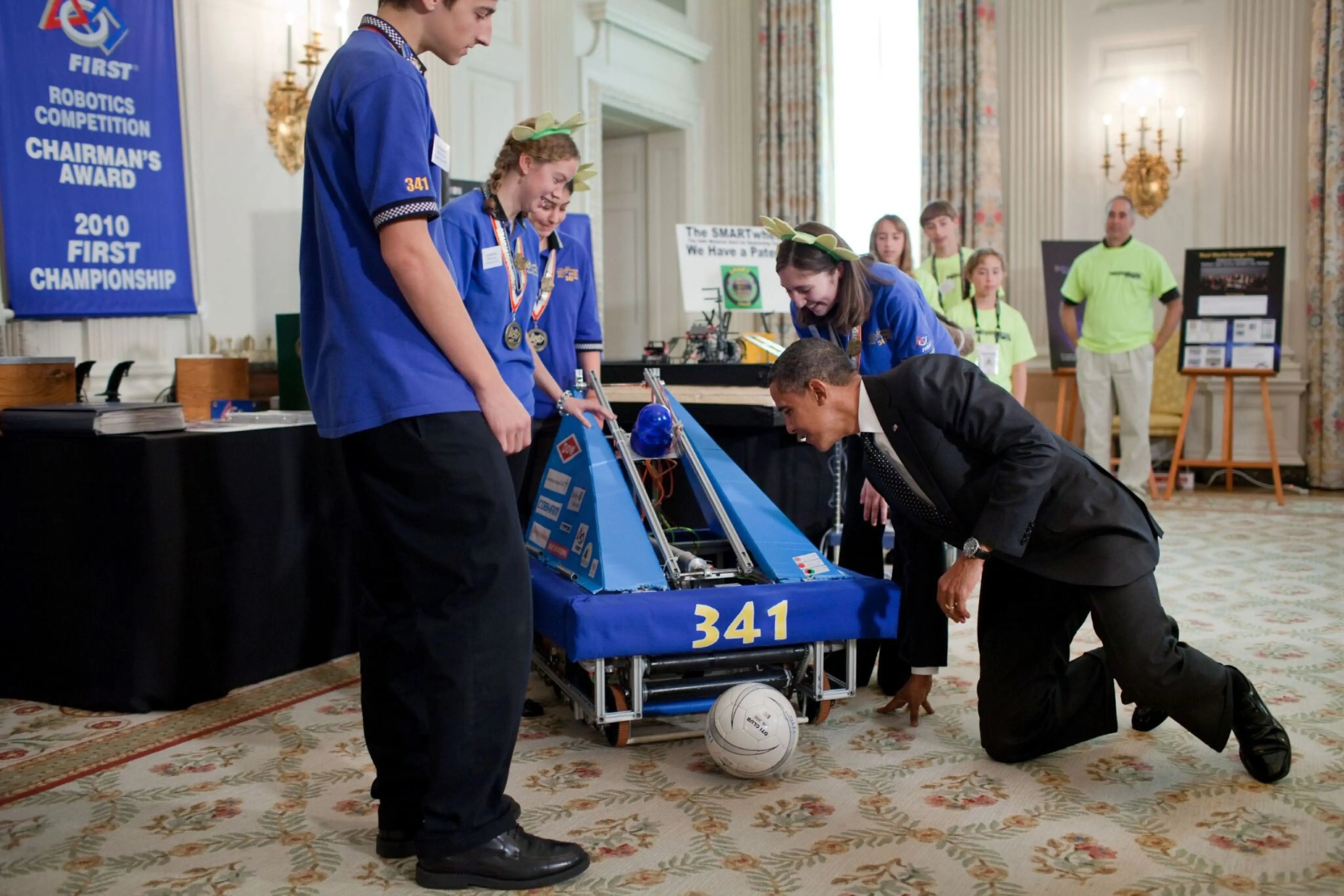 obama_at_white_house_1