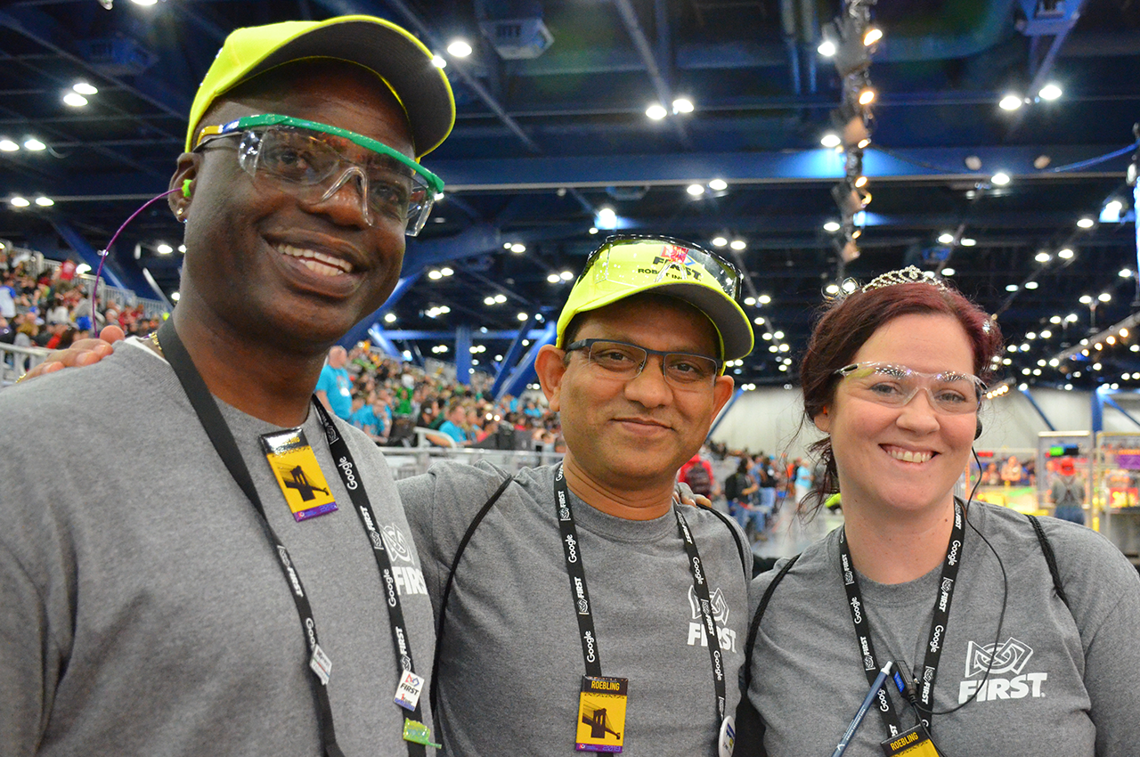 volunteer-volunteer-group-volunteering